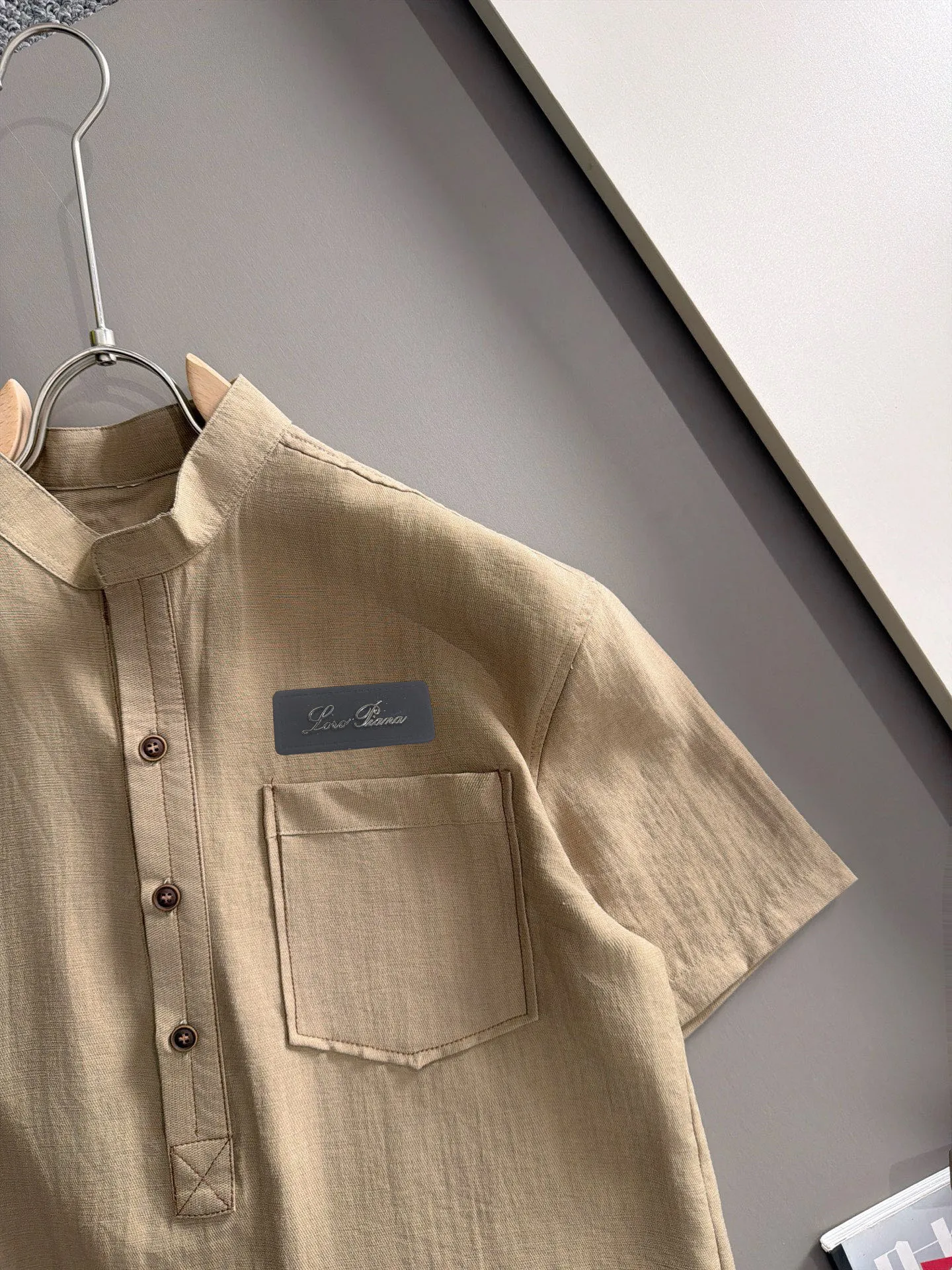 LP 36ss New Arrival men's short-sleeved T-shirt, complete with three labels, made of special high-weight linen yarn, feels substantial when weighed, and the upper body is more textured than ordinary T-shirts. This texture can cope with the weather and is suitable for both hot and cold conditions. Loose fit design, looks noble. Size:L to 4XL
